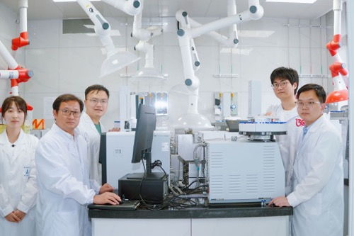 我國科研團隊首創程序化交流電合成新技術，為新興能源技術研發注入新動能